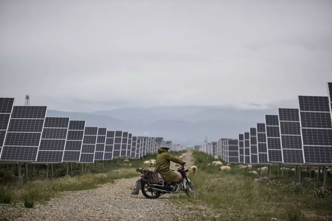 光伏技術可以將太陽輻射直接轉換為清潔的電能，成為了人們研究的熱點以及產業(yè)布局的重點